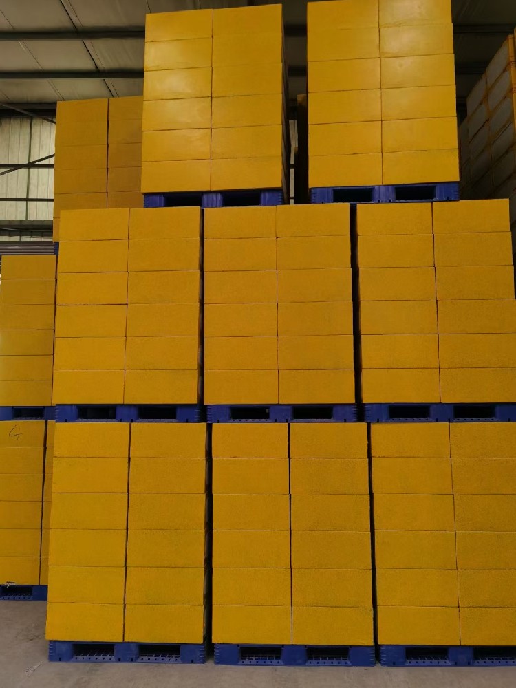 不燃型复合膨胀聚苯乙烯保温板